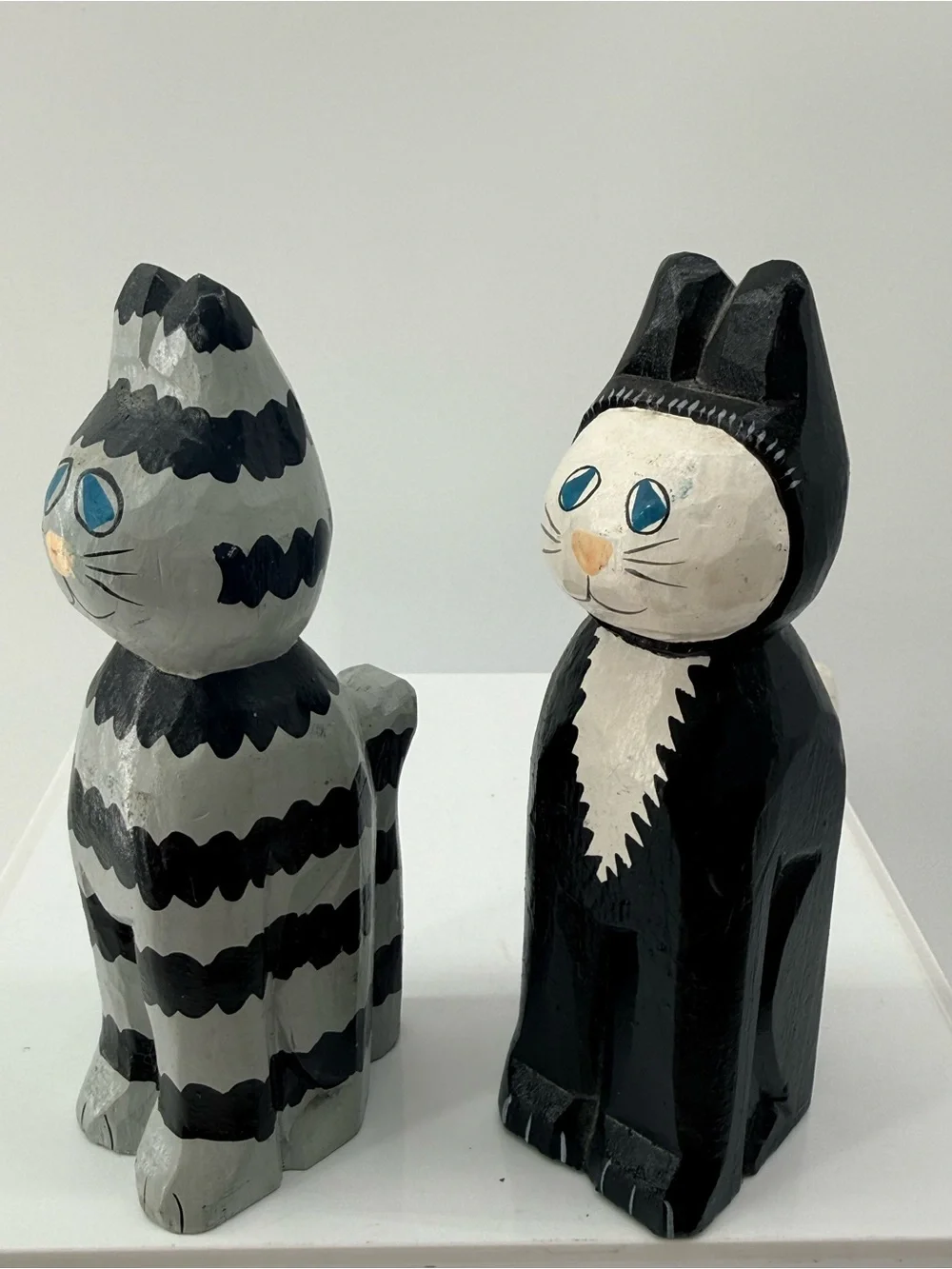 Hand-Painted Black & Gray Cat Figurine Pair - Unbranded